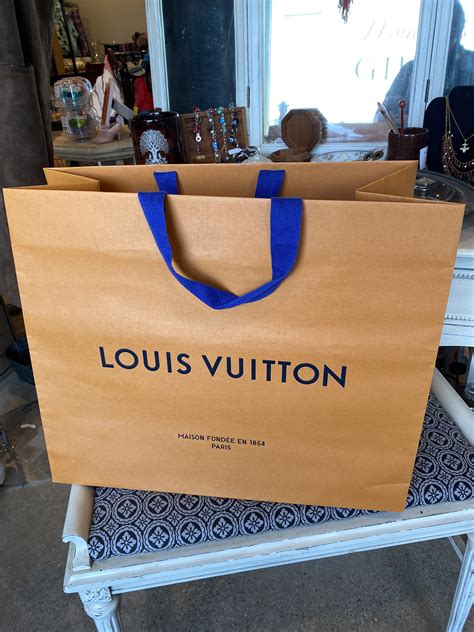 emballage louis vuitton|Louis Vuitton shopping bags.